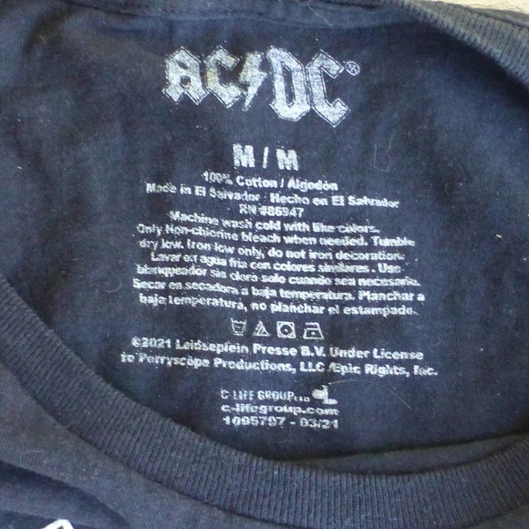 AC DC Short Sleeve T Shirt sz M Back in Black - Picture 2 of 4